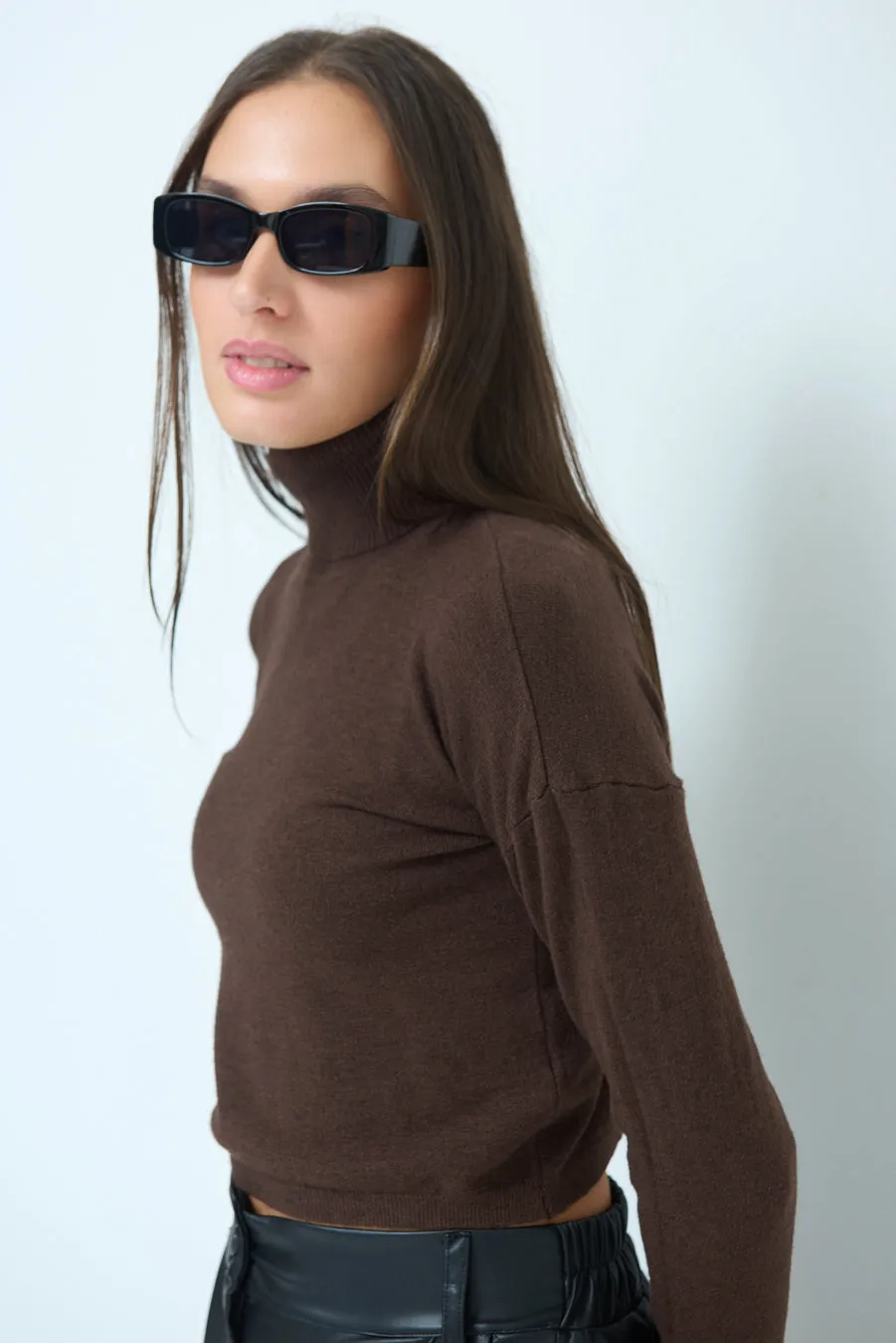 Fitted turtleneck crop sweater wholesale