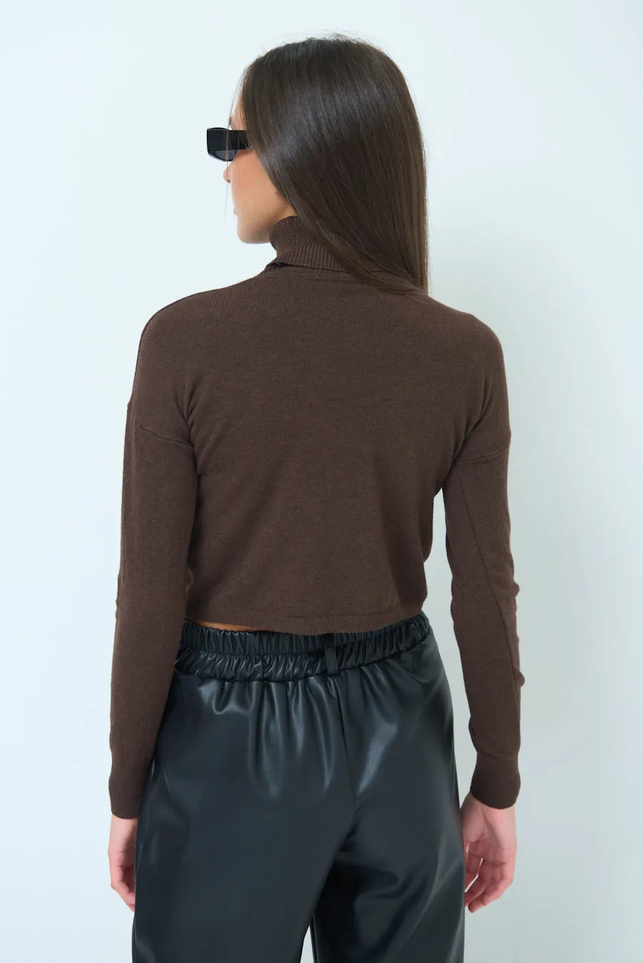 Fitted turtleneck crop sweater wholesale