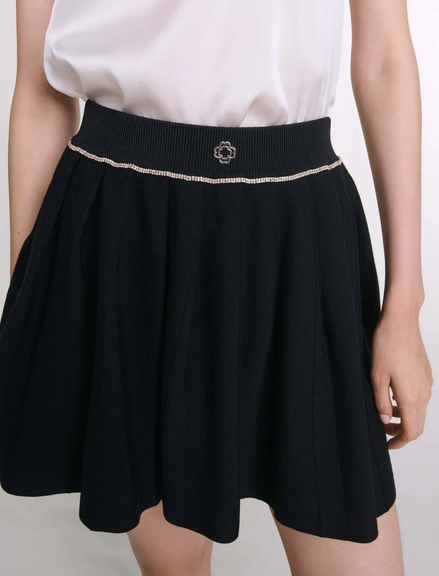 Pleated knit short skirt