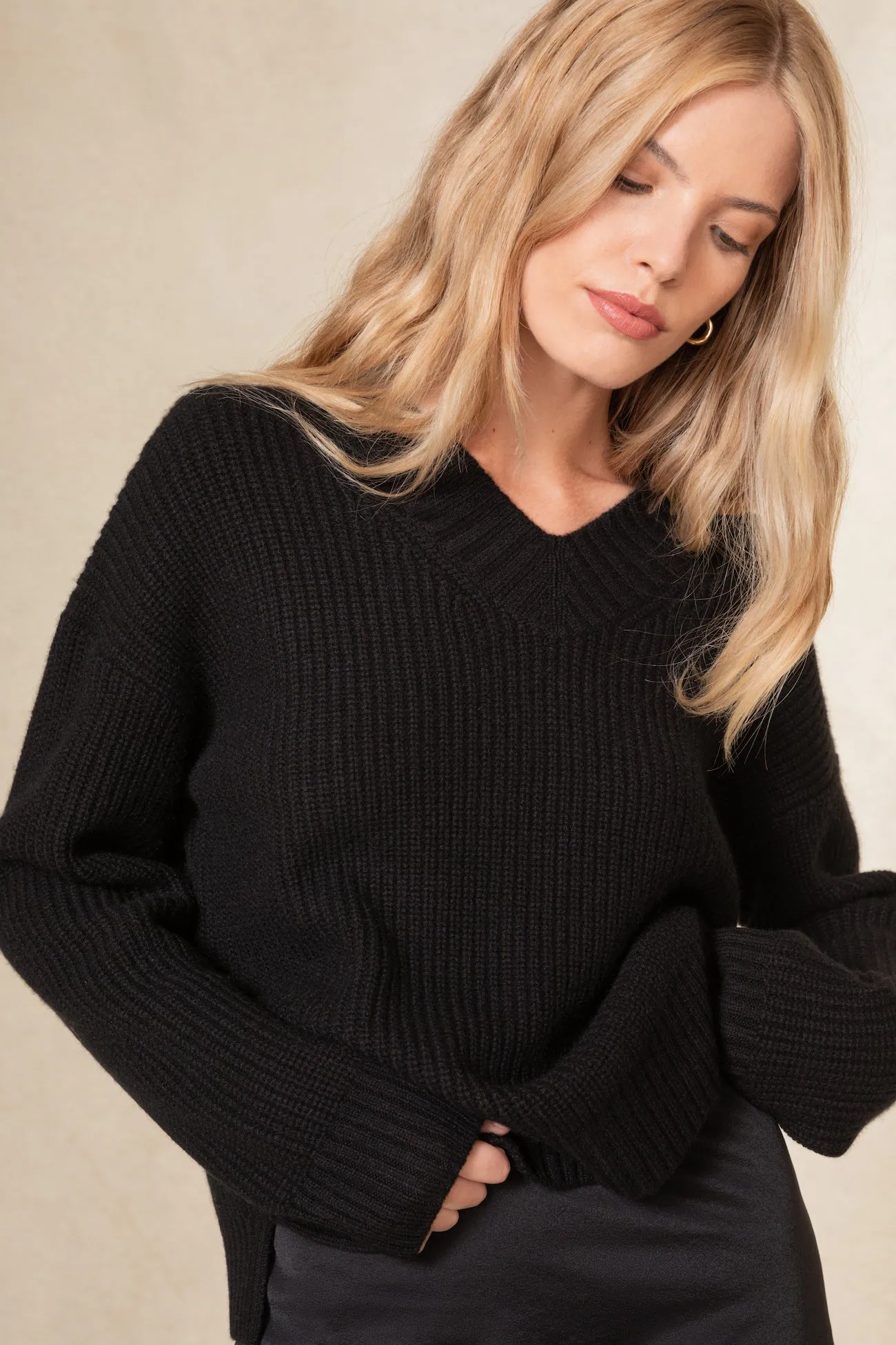 ZINTA V-NECK CASHMERE SWEATER