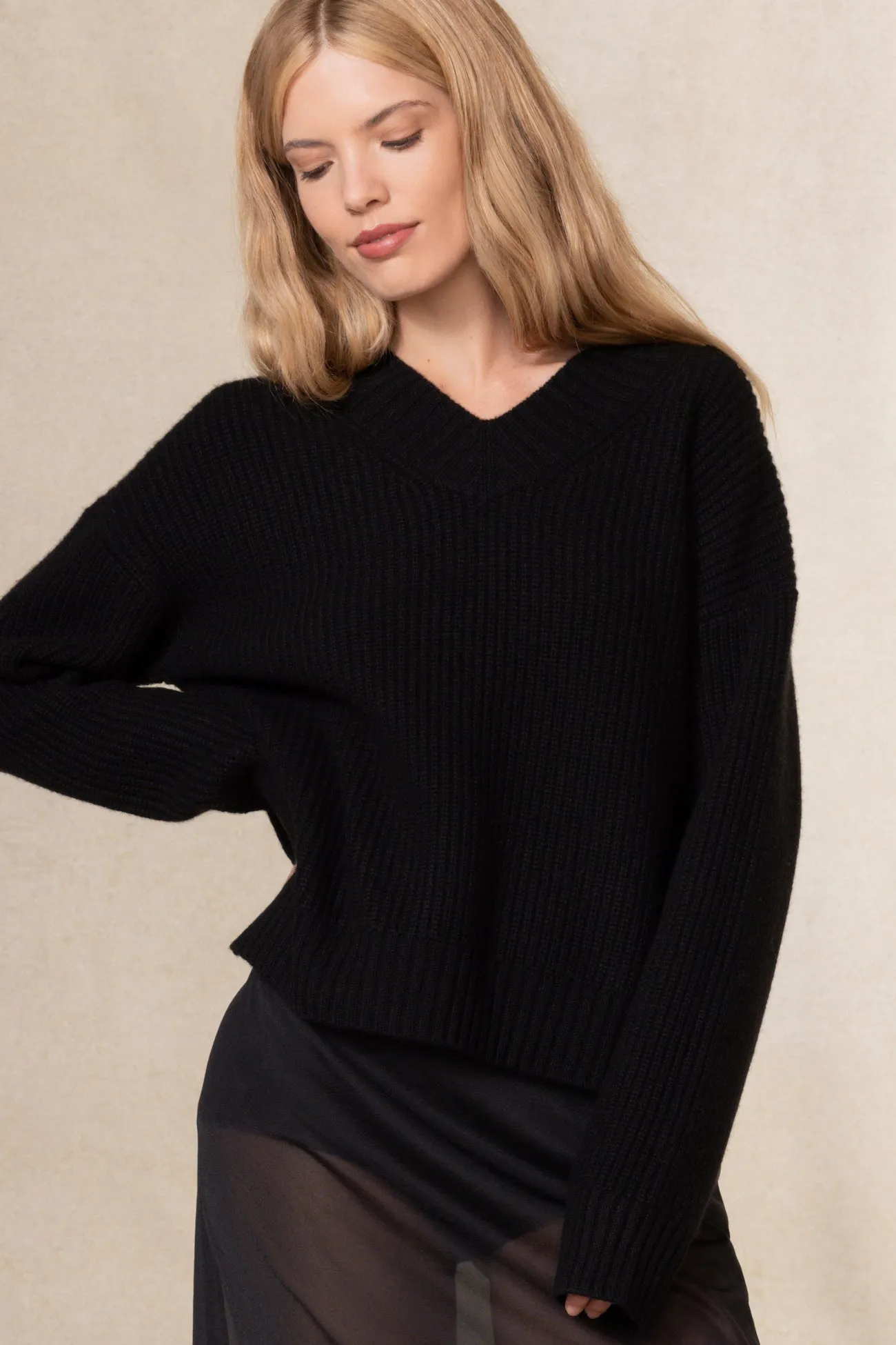 ZINTA V-NECK CASHMERE SWEATER